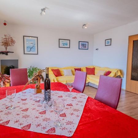 Cozy Apartments With Sea View Novi Vinodolski Eksteriør billede