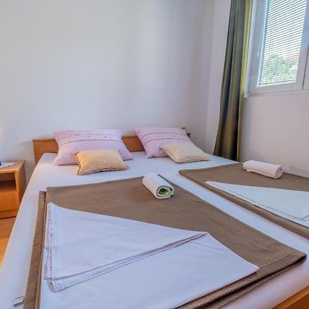 Cozy Apartments With Sea View Novi Vinodolski Eksteriør billede