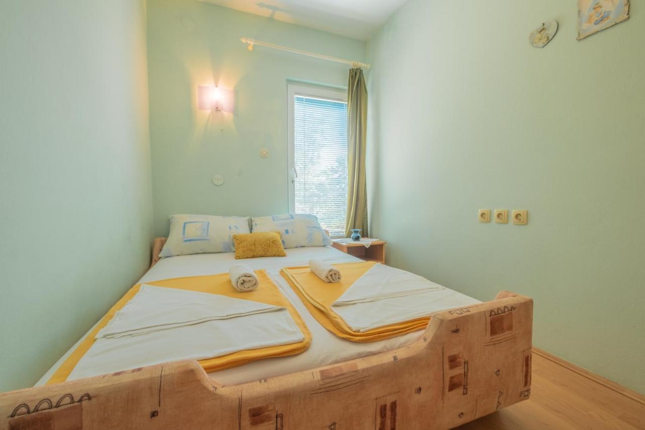 Cozy Apartments With Sea View Novi Vinodolski Eksteriør billede