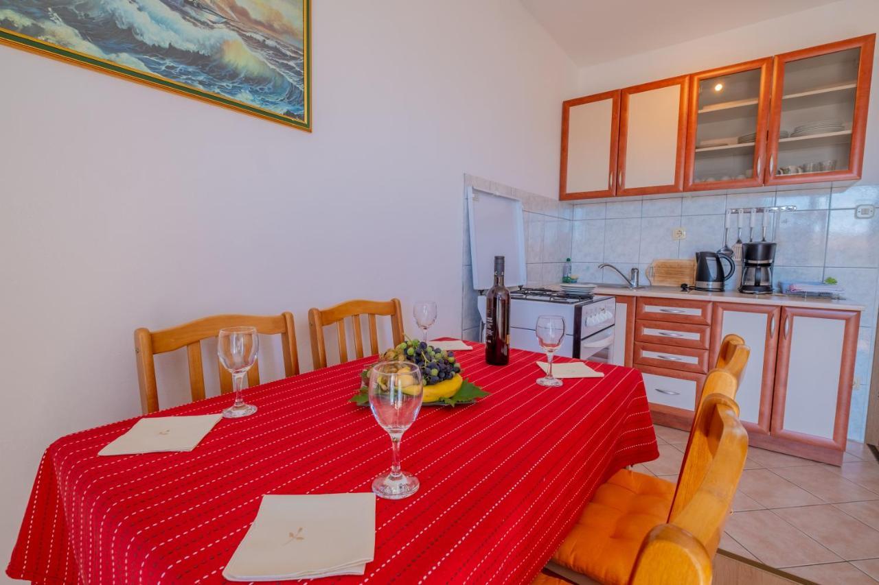 Cozy Apartments With Sea View Novi Vinodolski Eksteriør billede
